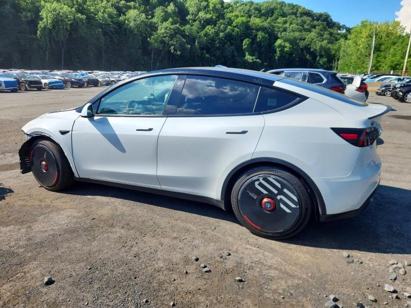 Salvage 2022 Tesla Model Y 
