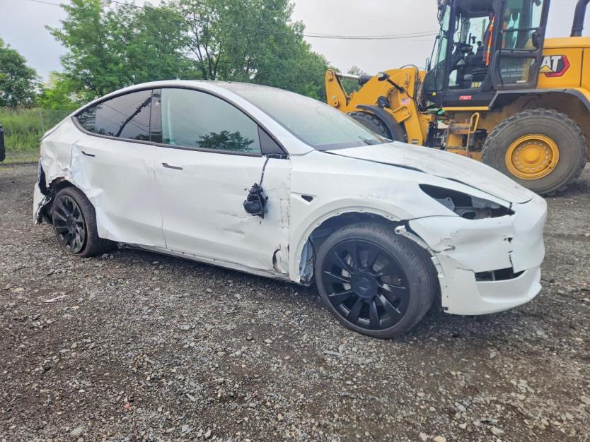 Salvage 2023 Tesla Model Y 