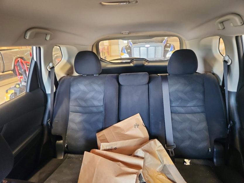 Salvage 2016 Nissan Rogue 