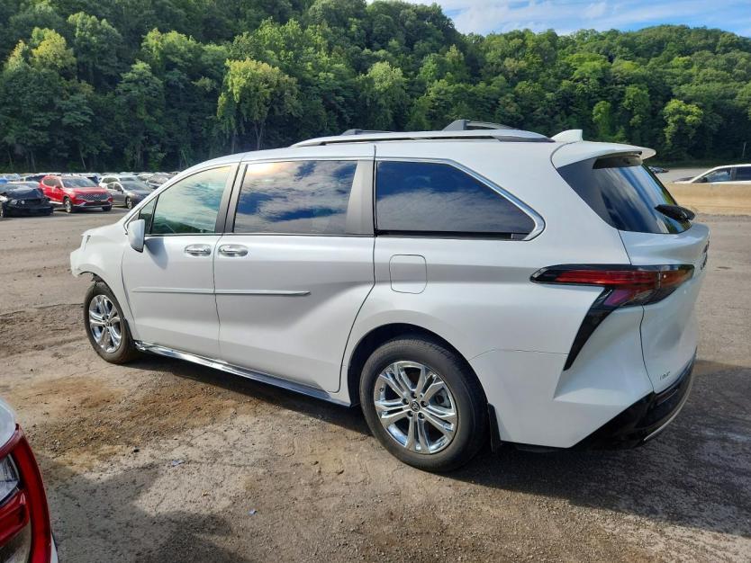 Salvage 2024 Toyota Sienna Platinum 7-passenger