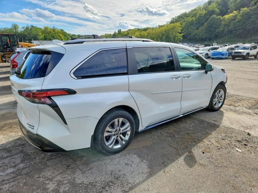 Salvage 2024 Toyota Sienna Platinum 7-passenger