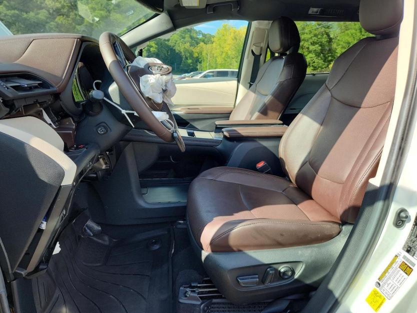 Salvage 2024 Toyota Sienna Platinum 7-passenger