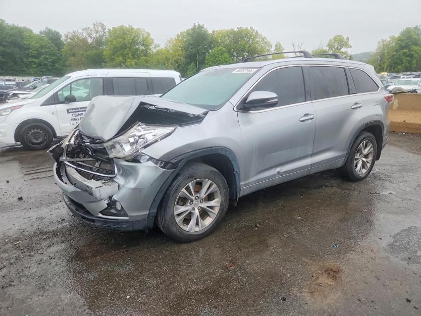 Salvage 2015 Toyota Highlander Xle