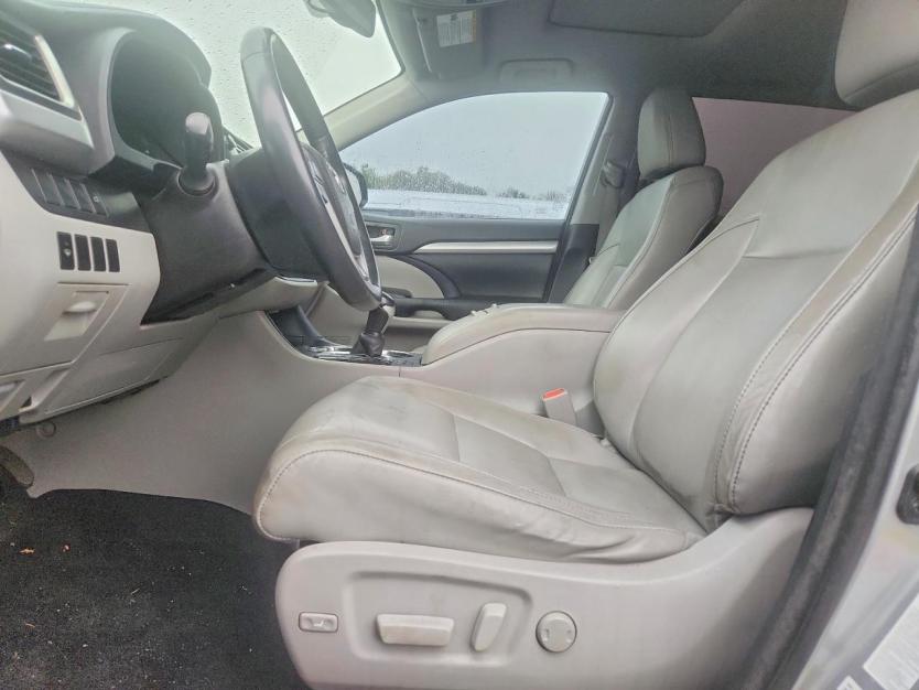 Salvage 2015 Toyota Highlander Xle