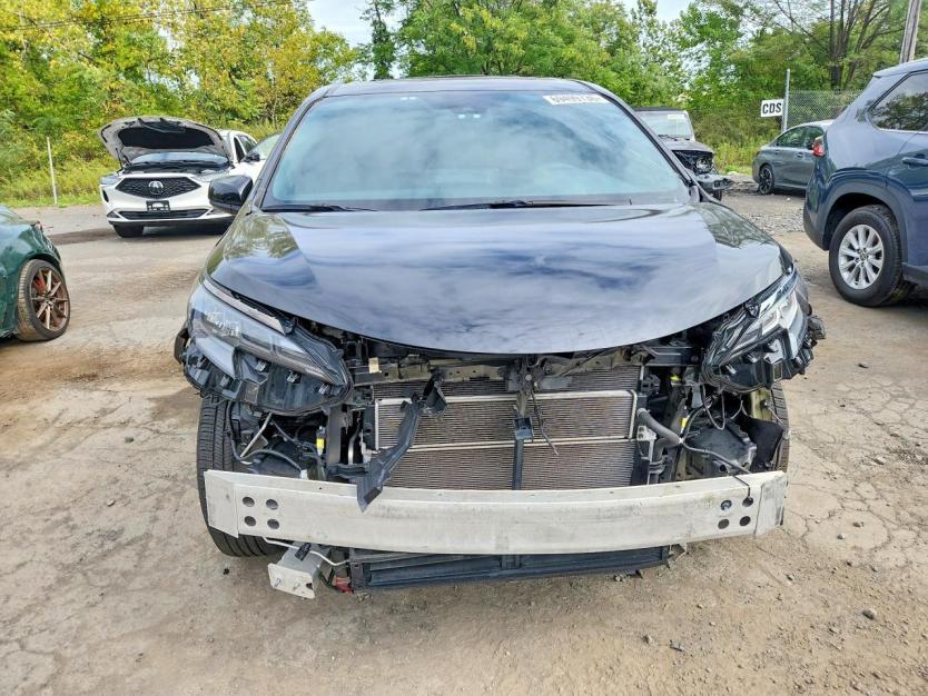 Salvage 2023 Toyota Sienna Woodland Edition
