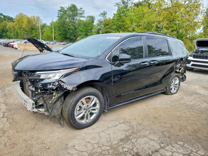 Salvage 2023 Toyota Sienna Woodland Edition