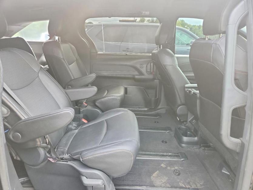 Salvage 2023 Toyota Sienna Woodland Edition