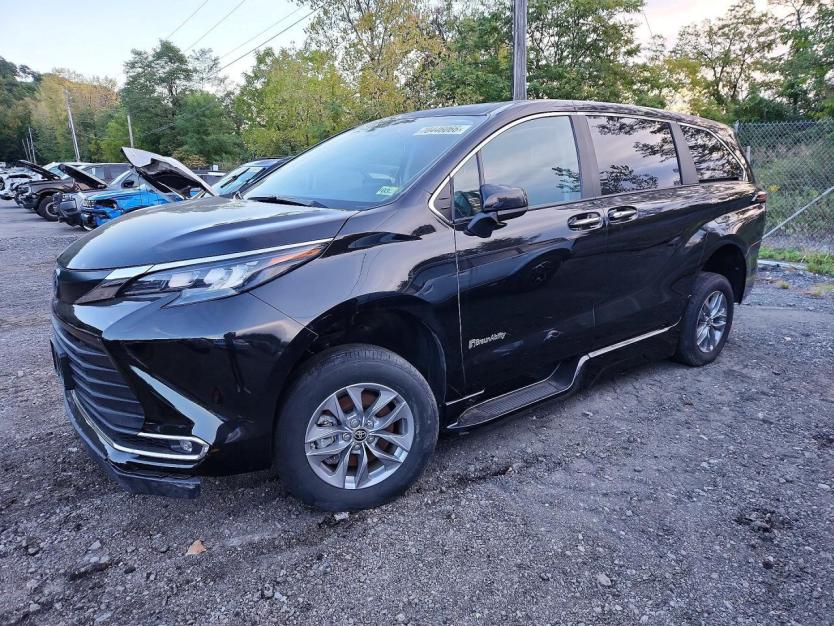 Salvage 2024 Toyota Sienna Braunability