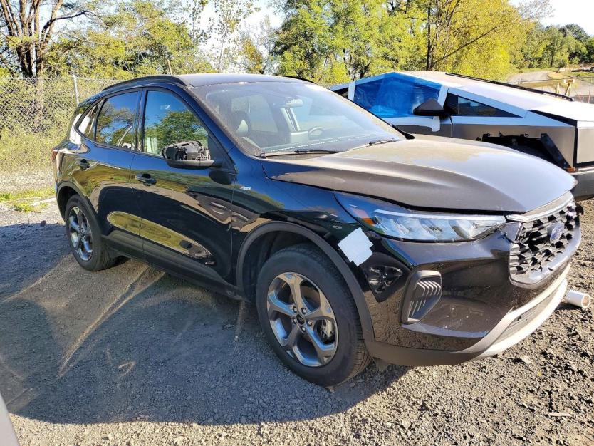 Salvage 2025 Ford Escape 