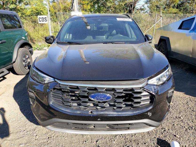 Salvage 2025 Ford Escape 