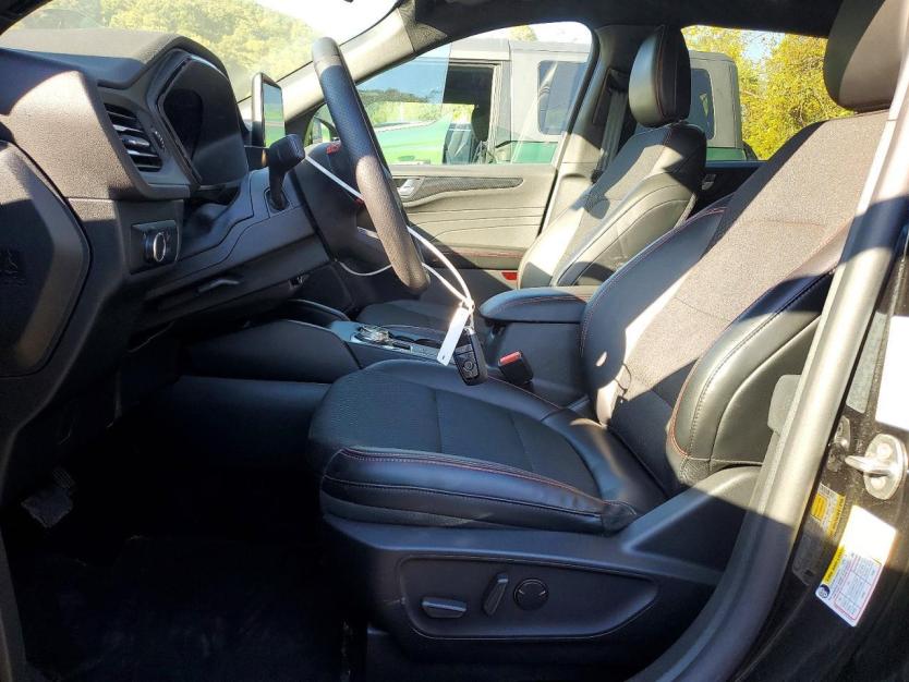 Salvage 2025 Ford Escape 