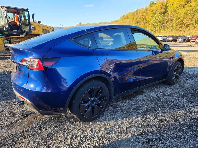 Salvage 2025 Tesla Model Y 