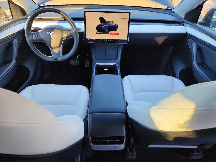 Salvage 2025 Tesla Model Y 