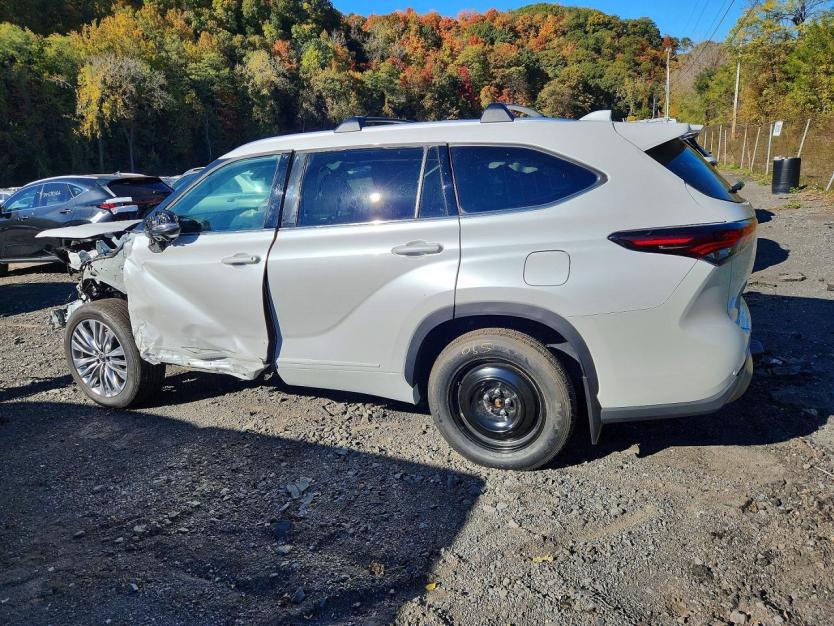 Salvage 2025 Toyota Highlander Hybrid Platinum