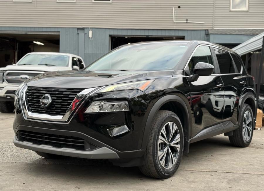 Salvage 2023 Nissan Rogue Sv in Black