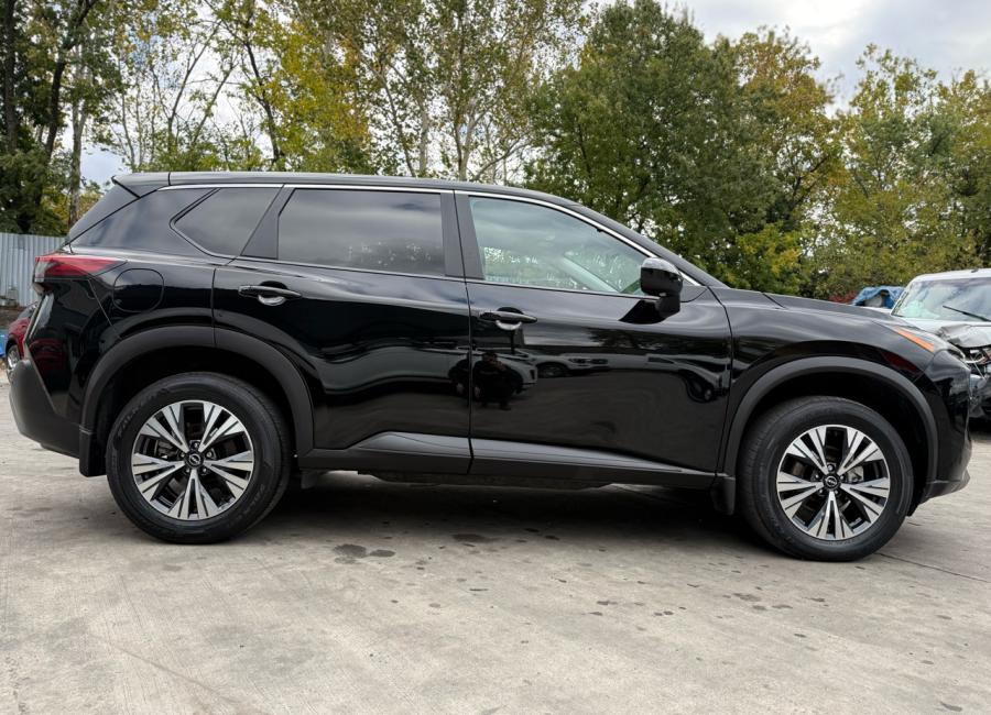 Salvage 2023 Nissan Rogue Sv in Black
