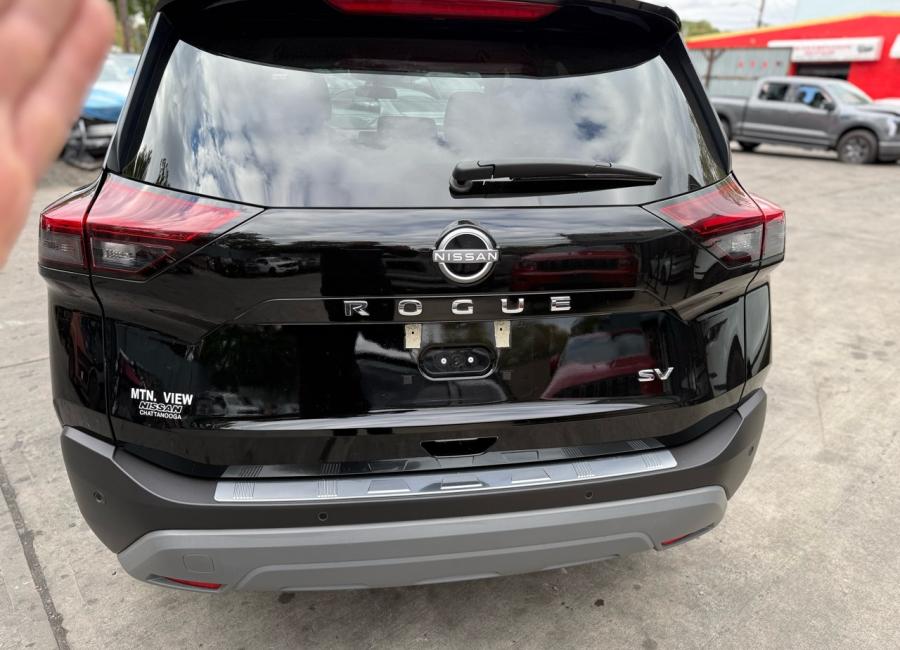 Salvage 2023 Nissan Rogue Sv in Black