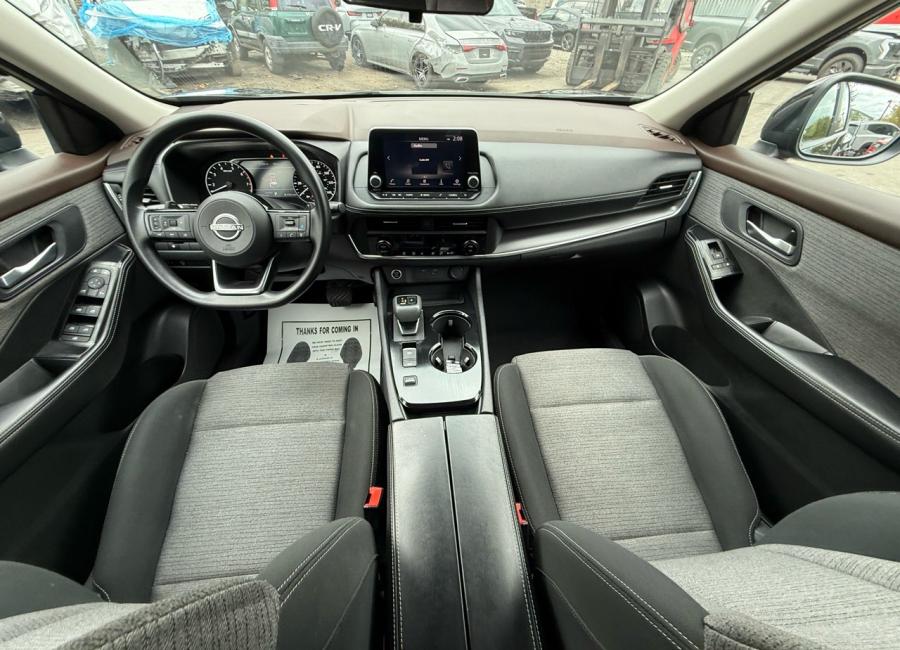 Salvage 2023 Nissan Rogue Sv in Black