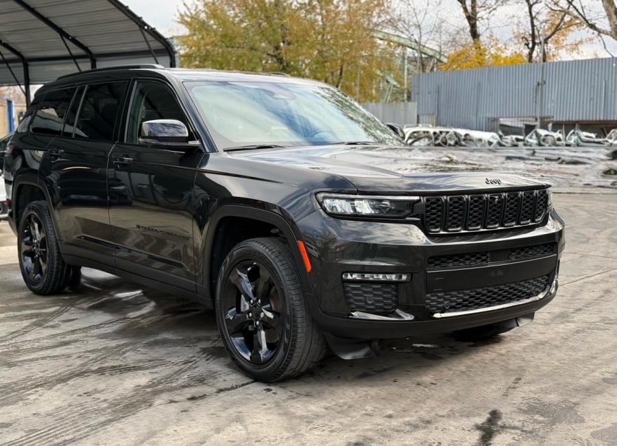 Salvage 2023 Jeep Grand Cherokee L Limited in Green