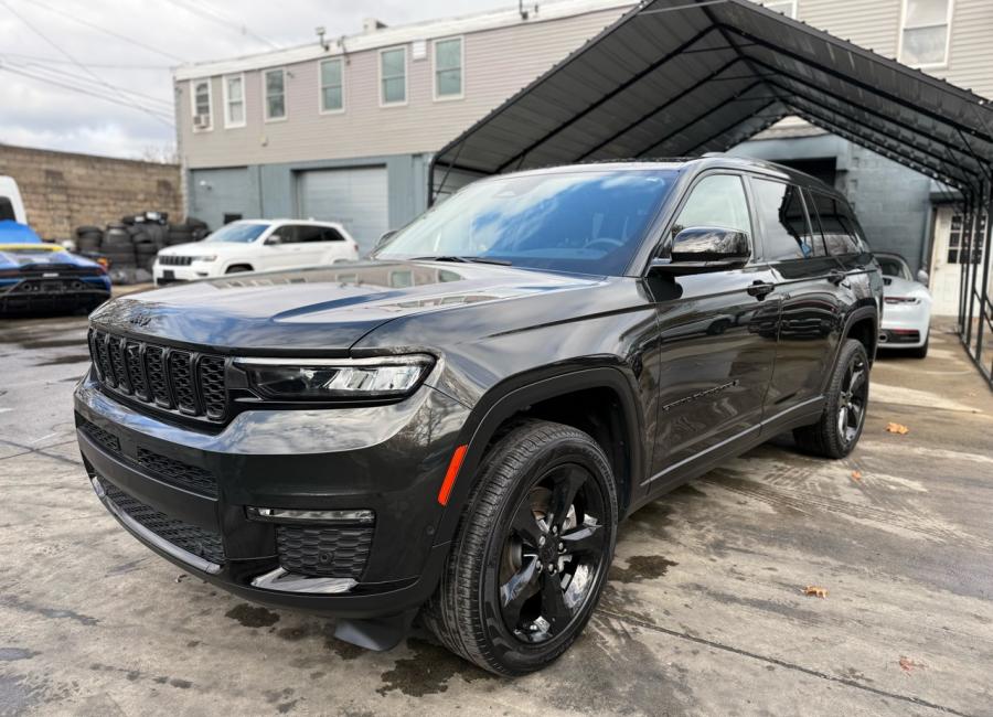 Salvage 2023 Jeep Grand Cherokee L Limited in Green
