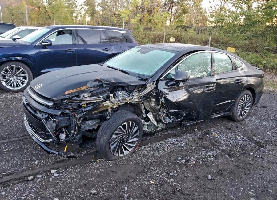 Salvage 2025 Hyundai Sonata Hybrid in Black