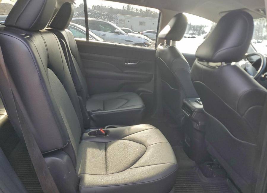 Salvage 2024 Toyota Grand Highlander Xle in Blue