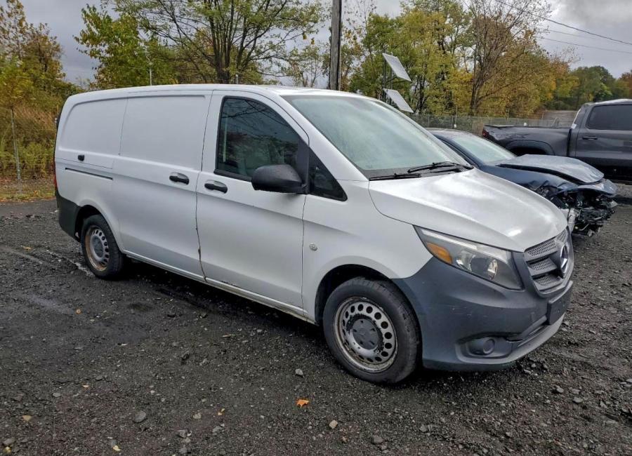 Salvage 2016 Mercedes-benz Metris  in White
