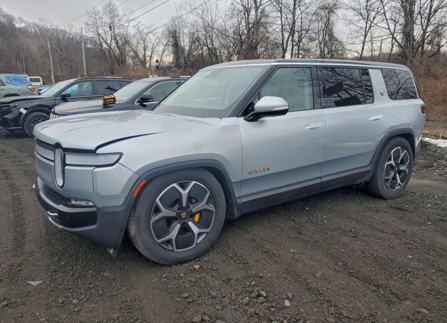 Salvage 2023 Rivian R1s Adventure in Silver