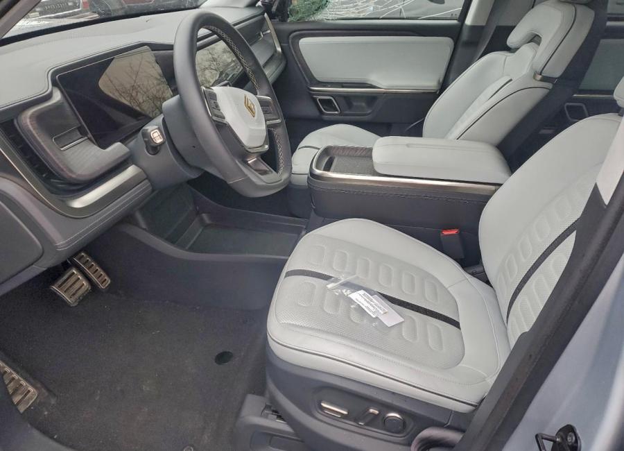 Salvage 2023 Rivian R1s Adventure in Silver