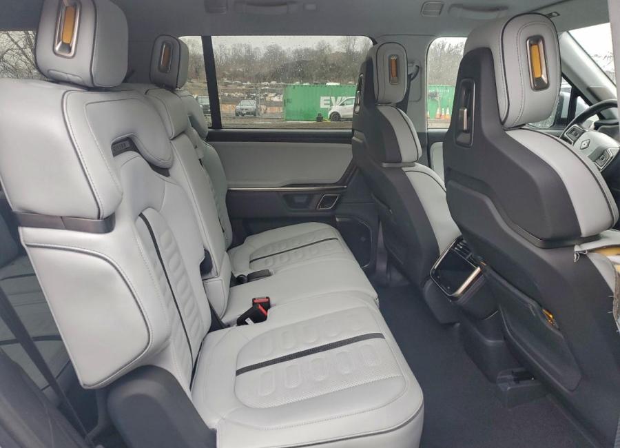 Salvage 2023 Rivian R1s Adventure in Silver
