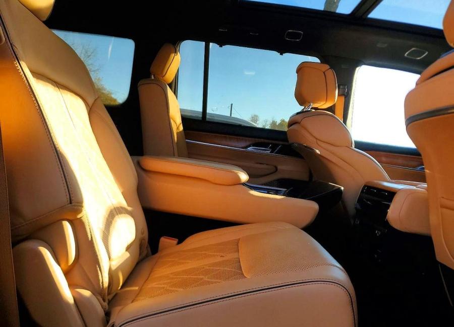 Salvage 2022 Jeep Grand Wagoneer Series Iii in White