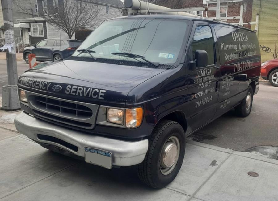 Salvage 2000 Ford Econoline 250 in Blue