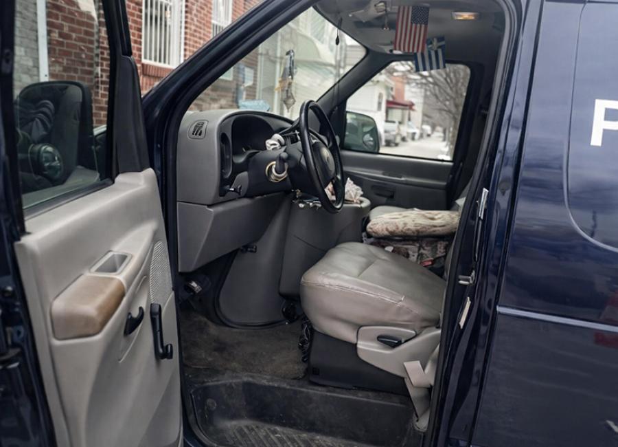 Salvage 2000 Ford Econoline 250 in Blue