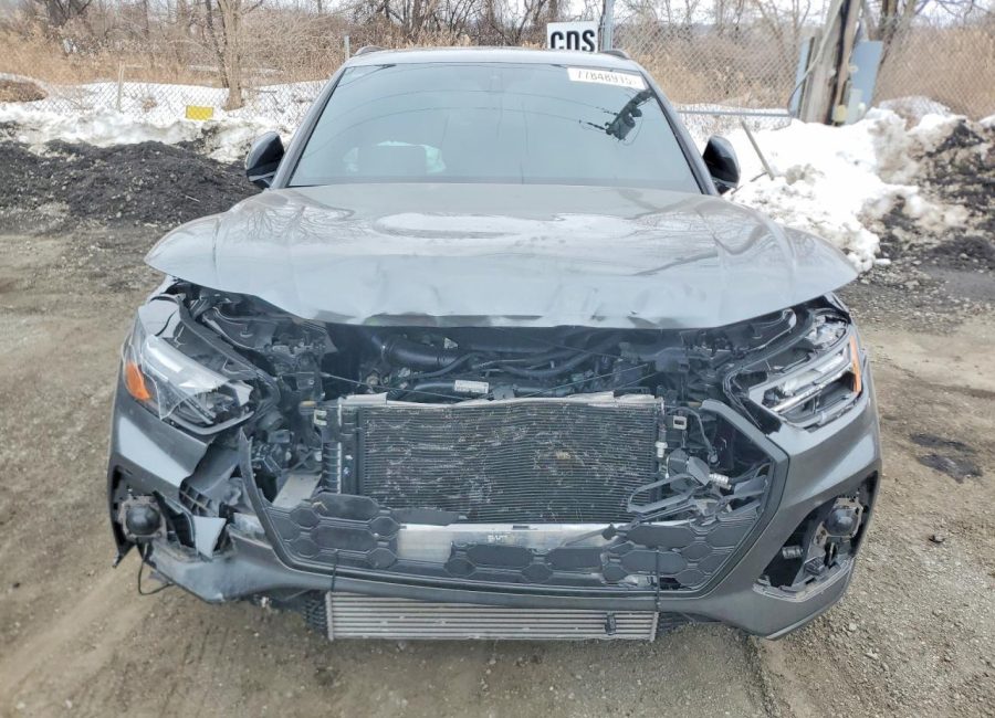 Salvage 2025 Audi Sq5  in Gray