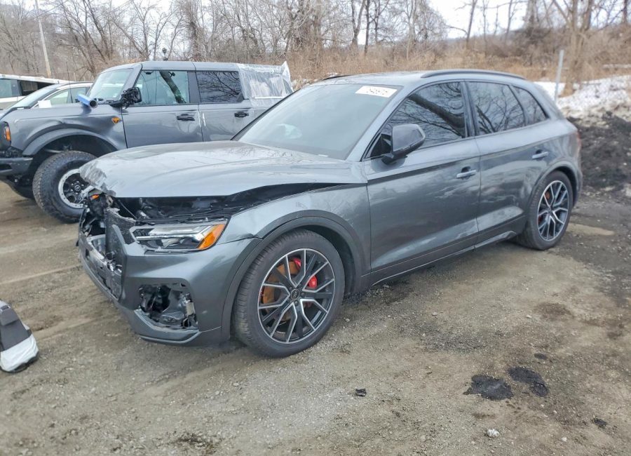 Salvage 2025 Audi Sq5  in Gray