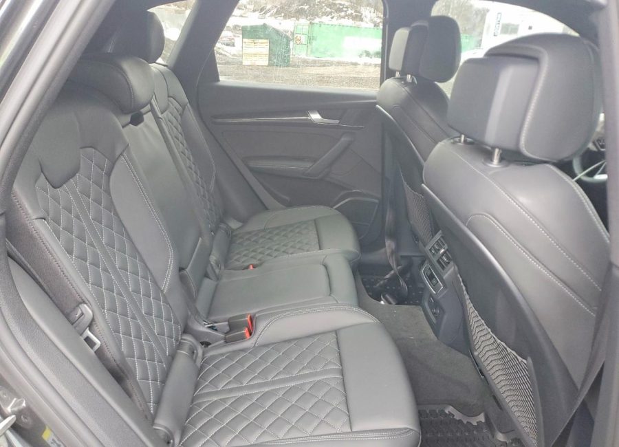 Salvage 2025 Audi Sq5  in Gray