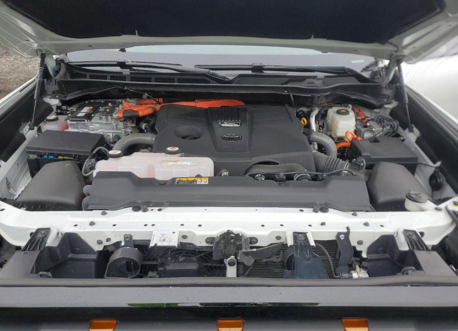 Salvage 2024 Toyota Tundra Limited in White