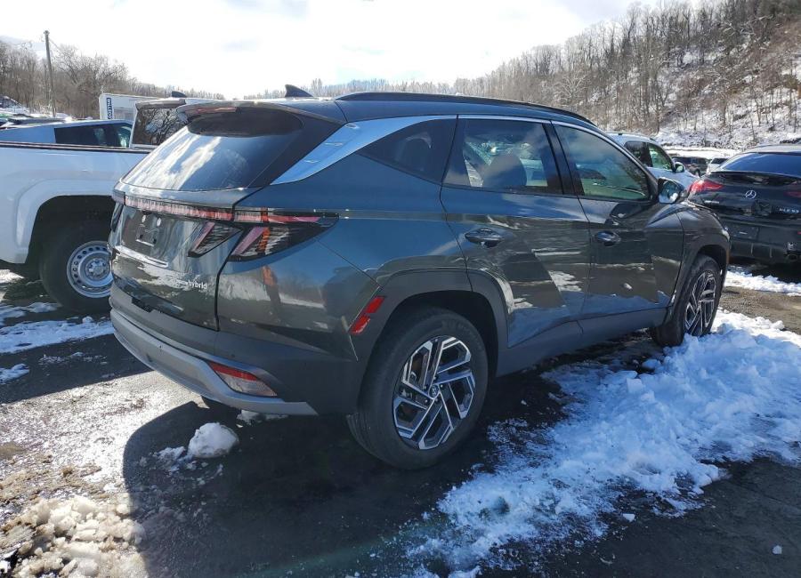 Salvage 2025 Hyundai Tucson Hybrid Limited in Gray