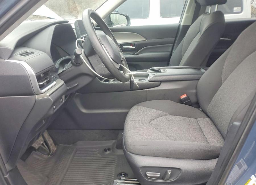 Salvage 2025 Toyota Grand Highlander  in Blue