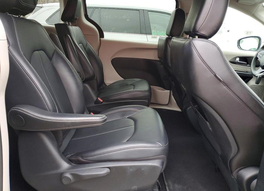 Salvage 2024 Chrysler Pacifica Hybrid Select in Gray