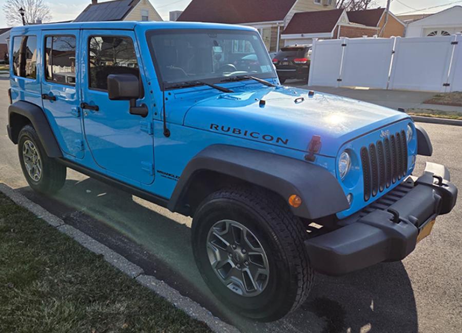 Salvage 2017 Jeep Wrangler Rubicon Unlimited in Blue