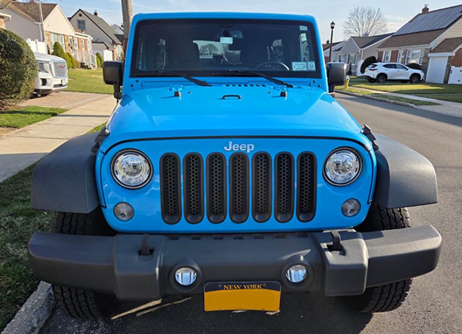 Salvage 2017 Jeep Wrangler Rubicon Unlimited in Blue