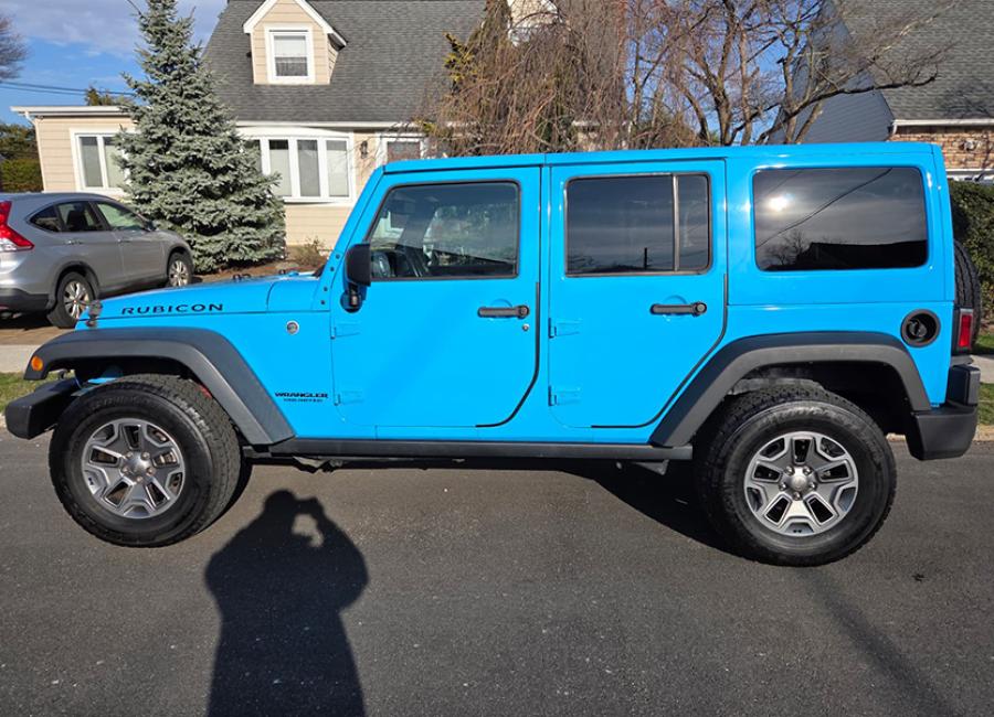 Salvage 2017 Jeep Wrangler Rubicon Unlimited in Blue