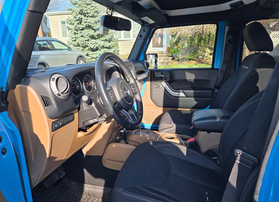 Salvage 2017 Jeep Wrangler Rubicon Unlimited in Blue