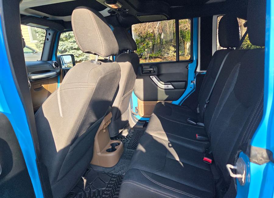Salvage 2017 Jeep Wrangler Rubicon Unlimited in Blue