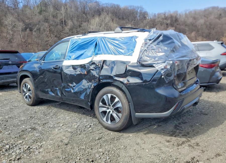 Salvage 2024 Toyota Highlander Xle in Black