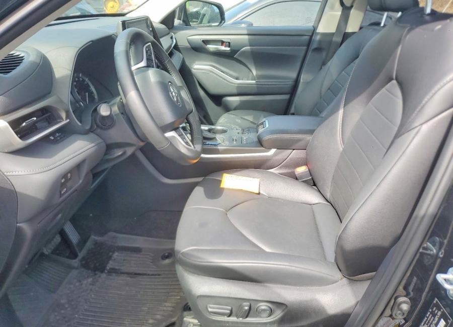 Salvage 2024 Toyota Highlander Xle in Black