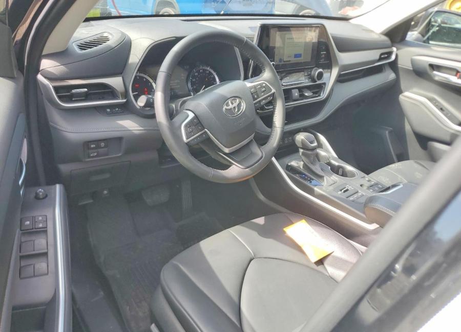 Salvage 2024 Toyota Highlander Xle in Black