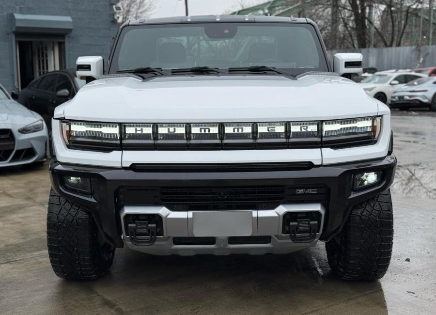Salvage 2023 Gmc Hummer Edition 1 in White