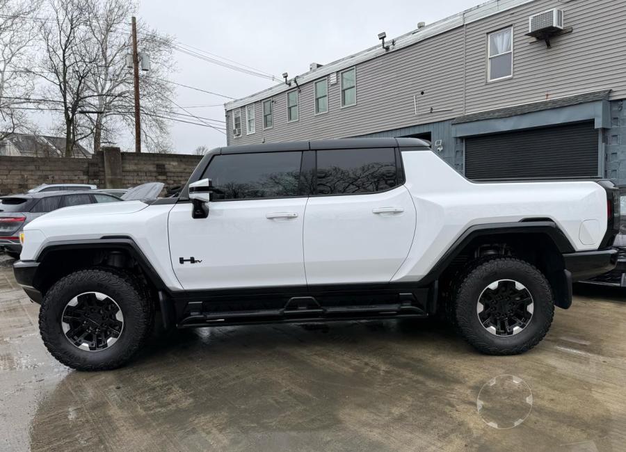 Salvage 2023 Gmc Hummer Edition 1 in White
